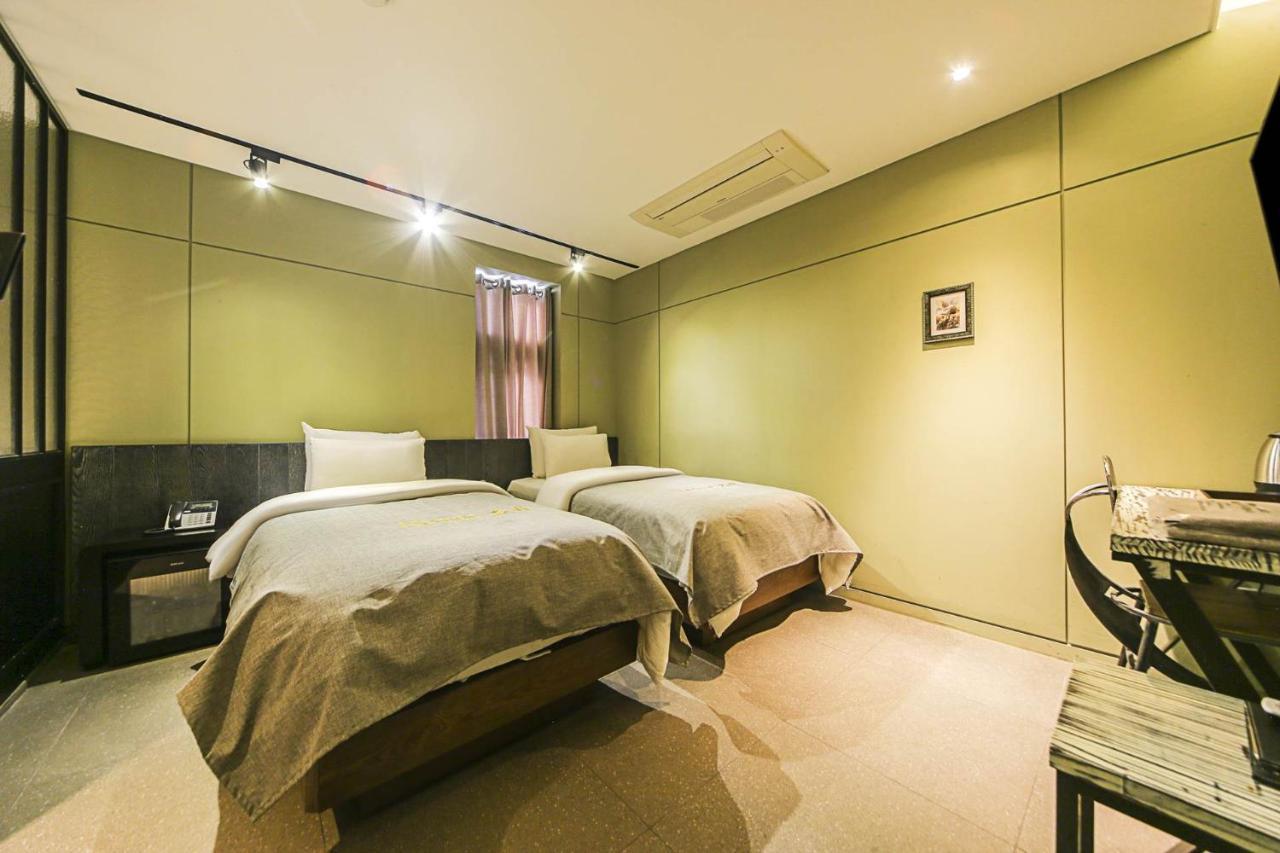 Hotel Myeongjak Chuncheon Bagian luar foto