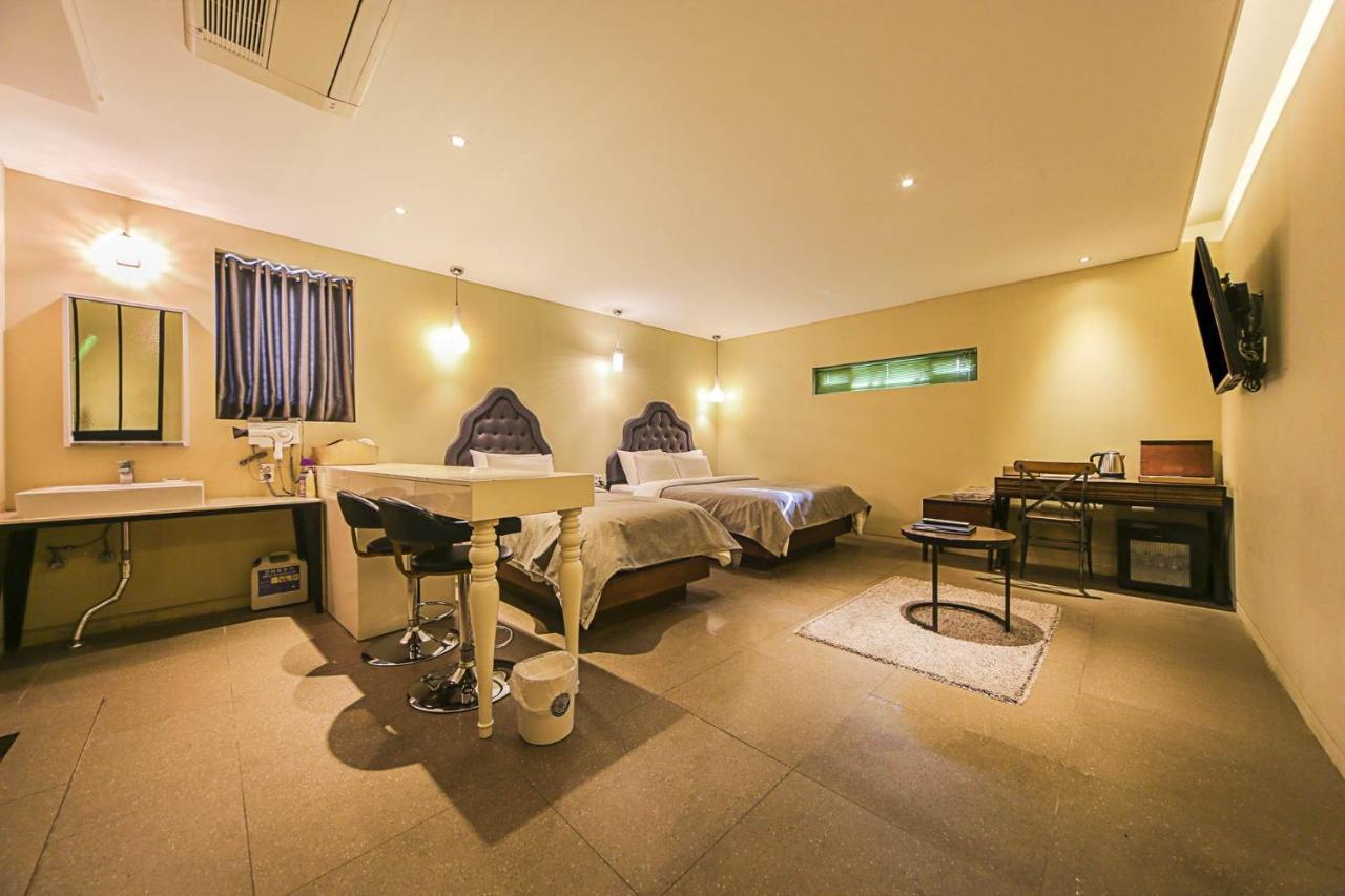 Hotel Myeongjak Chuncheon Bagian luar foto