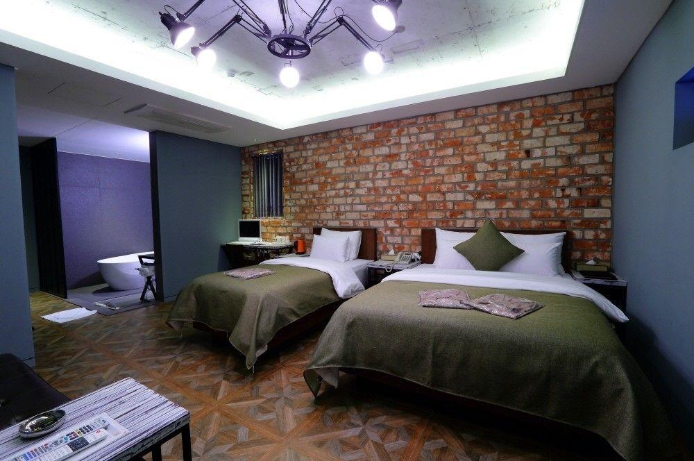 Hotel Myeongjak Chuncheon Bagian luar foto